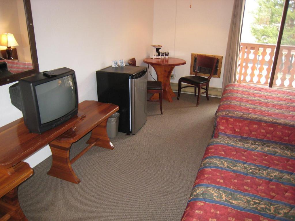 רדיום הוט ספרינגס Alpen Motel חדר תמונה