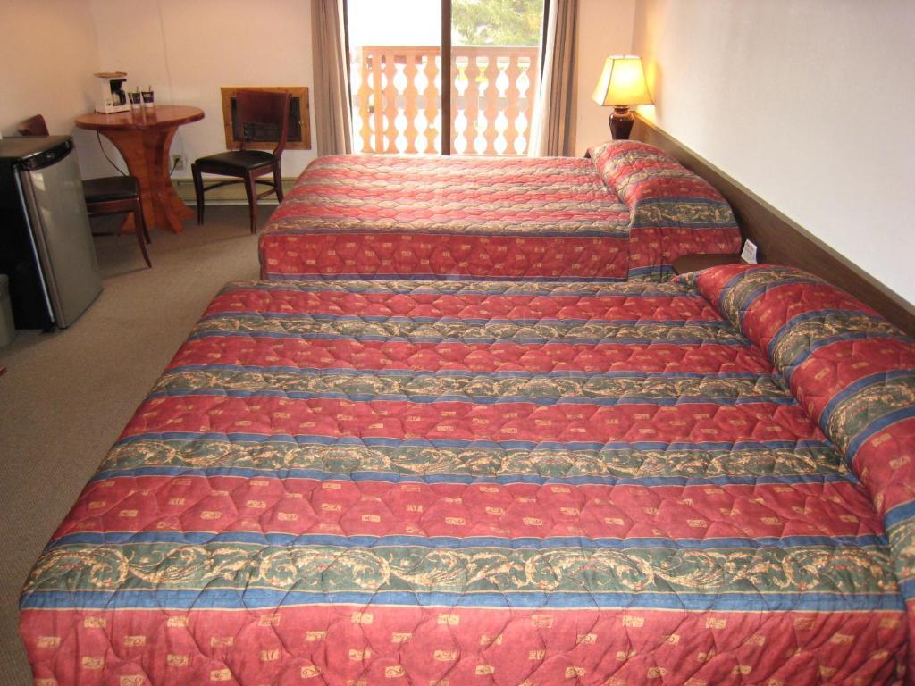 רדיום הוט ספרינגס Alpen Motel חדר תמונה